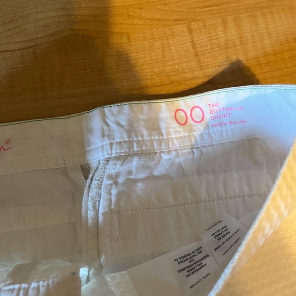 Lily Pulitzer scalloped hem white shorts - Picture 3 of 4